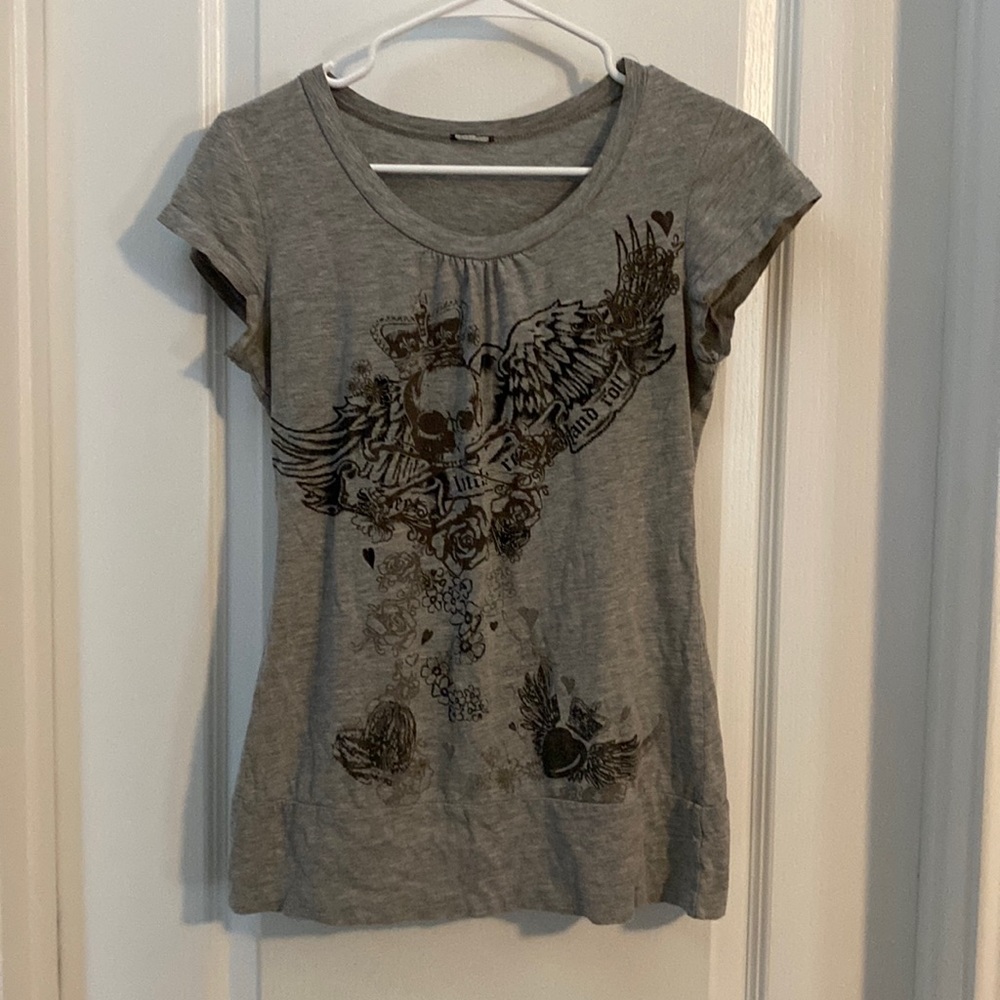 Grey t shirt with skull and wing print